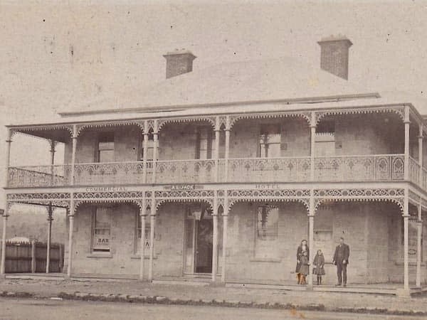 old photo of the front of richmond arms hotel tasmania